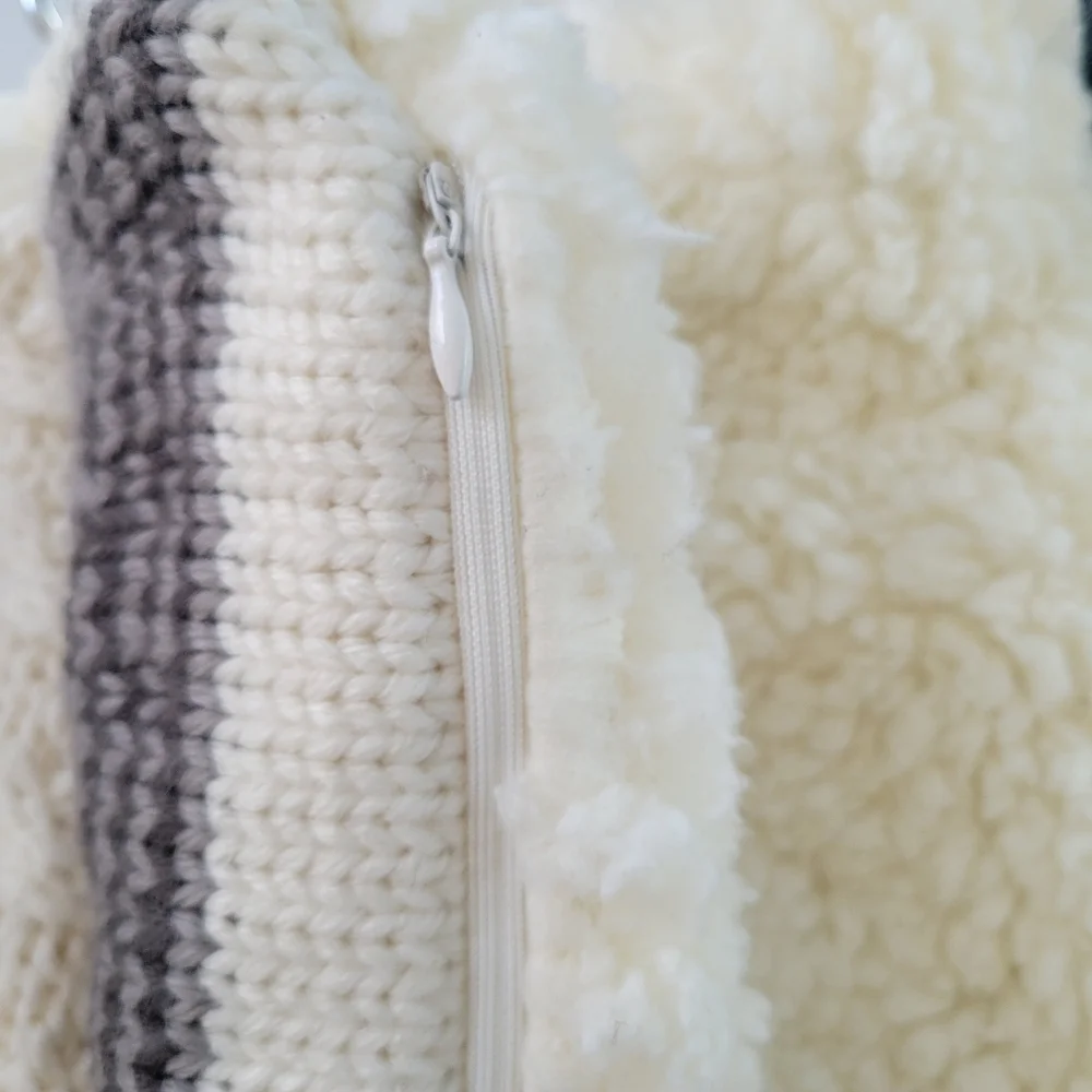 Pottery Barn  Patchwork Sweater Cable Knit Pillow Cover Gray Cream‎ 18
